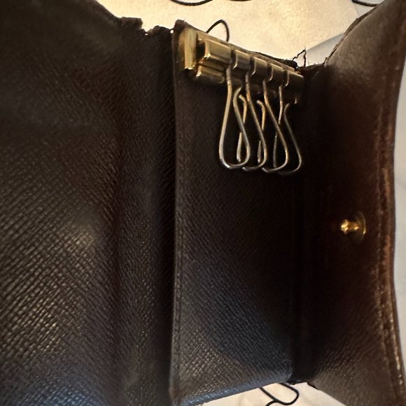 Louis Vuitton Canvas Damier 4 Key Holder - Picture 6 of 9